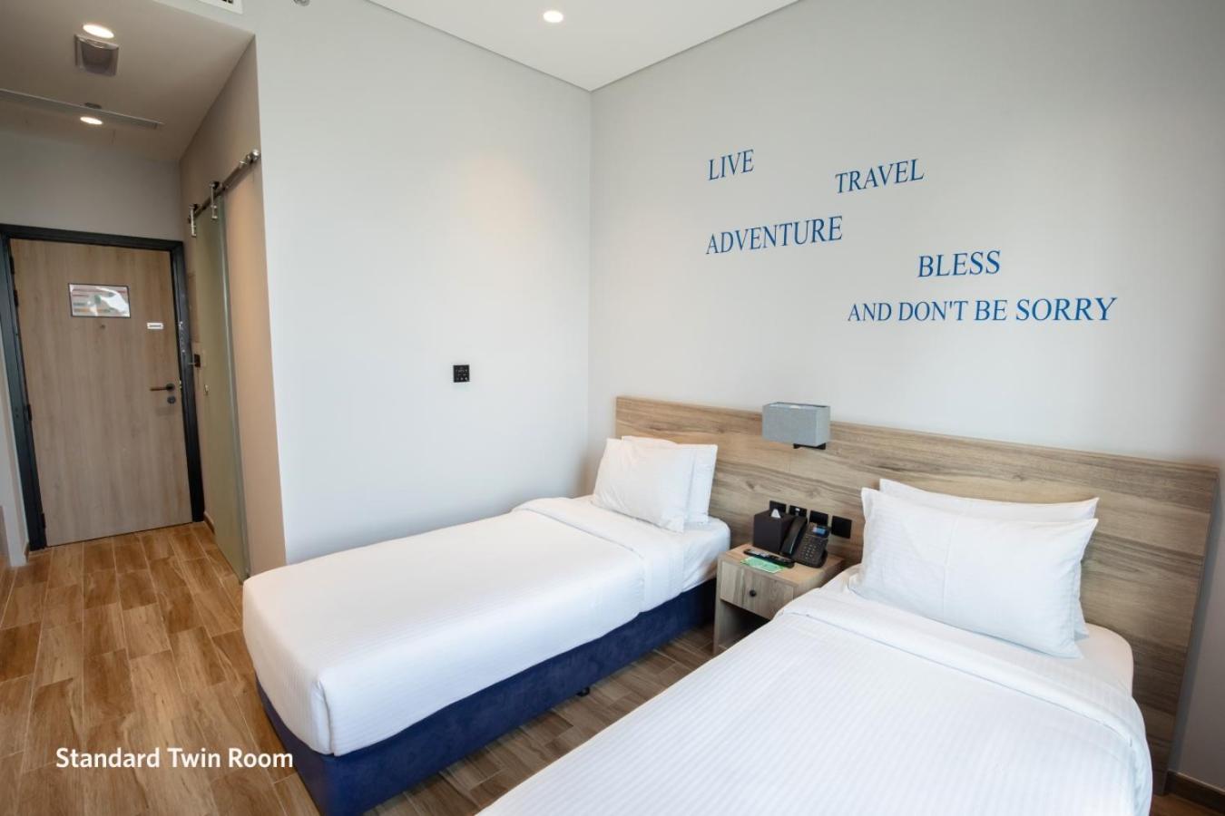 Kingsgate Al Jaddaf Hotel By Millennium Dubái Habitación foto